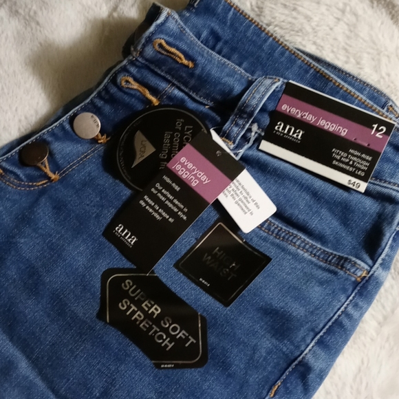 Womens Ana jeans - Picture 2 of 8